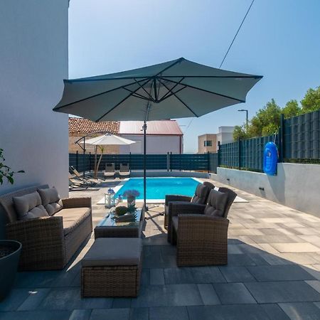 Modern Apartment With Private Pool Бибинье Экстерьер фото