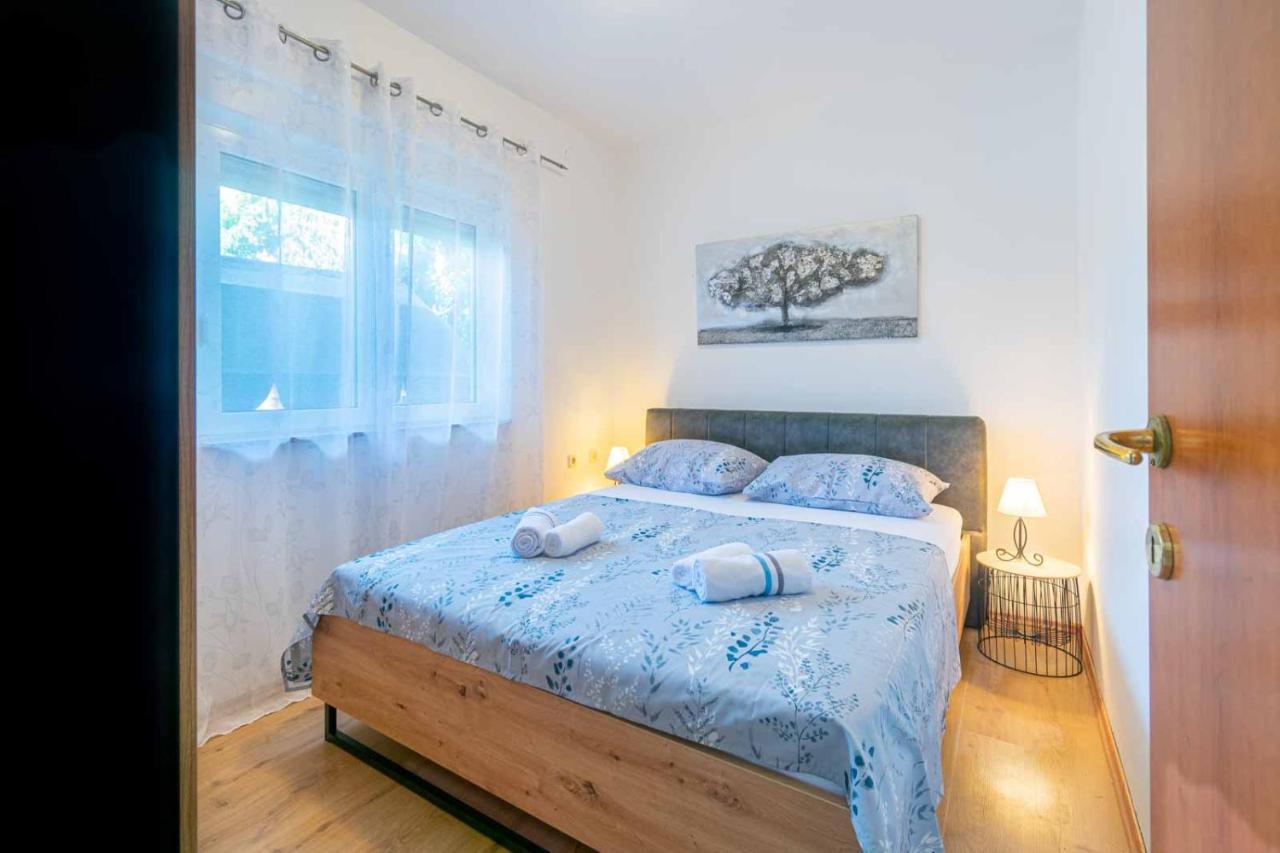Modern Apartment With Private Pool Бибинье Экстерьер фото