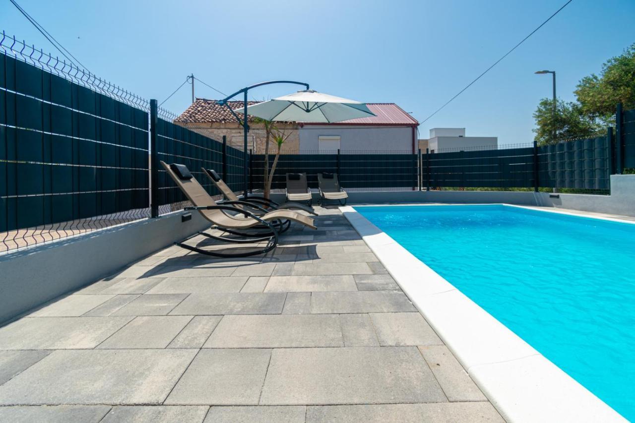 Modern Apartment With Private Pool Бибинье Экстерьер фото