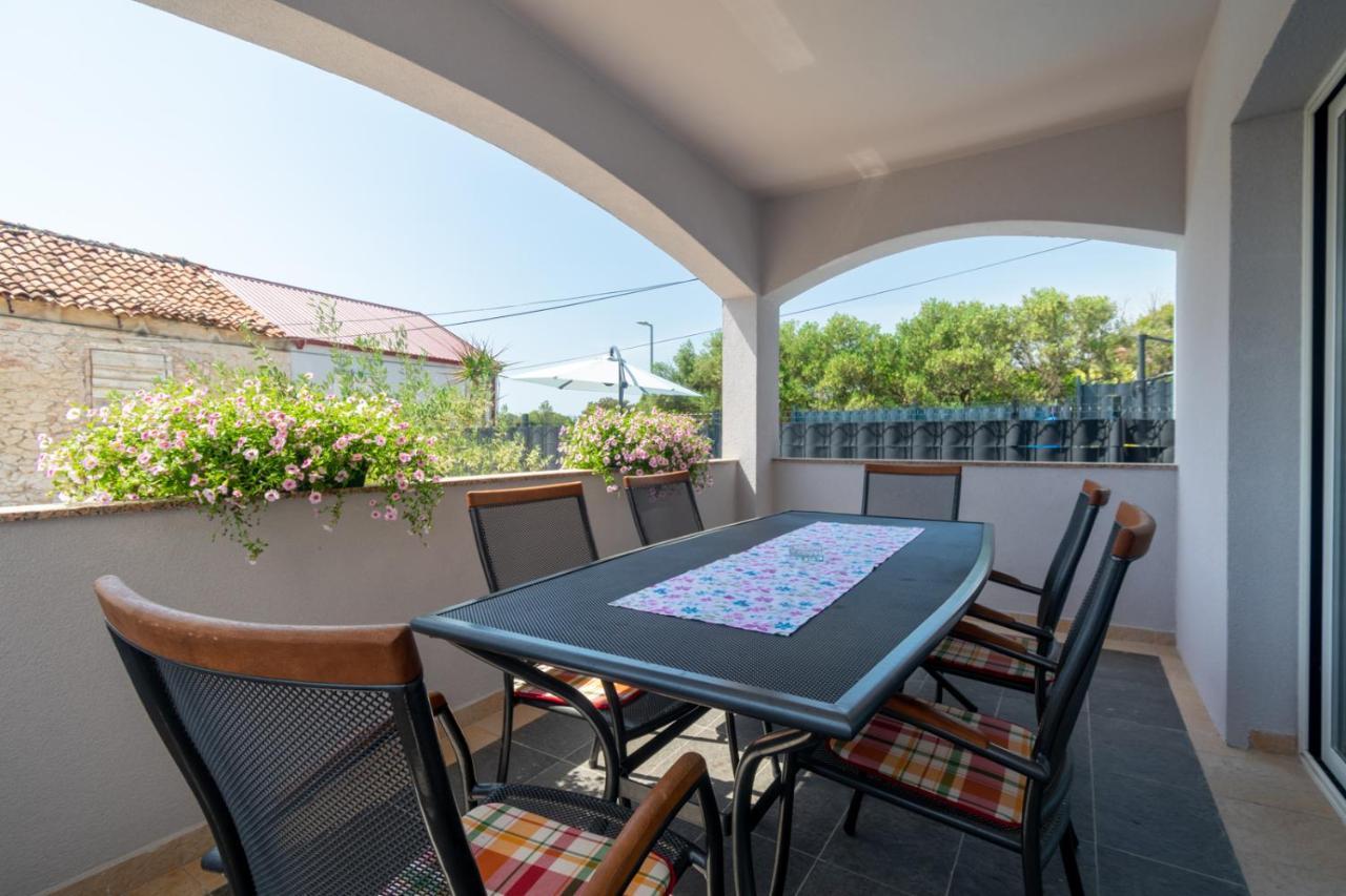 Modern Apartment With Private Pool Бибинье Экстерьер фото