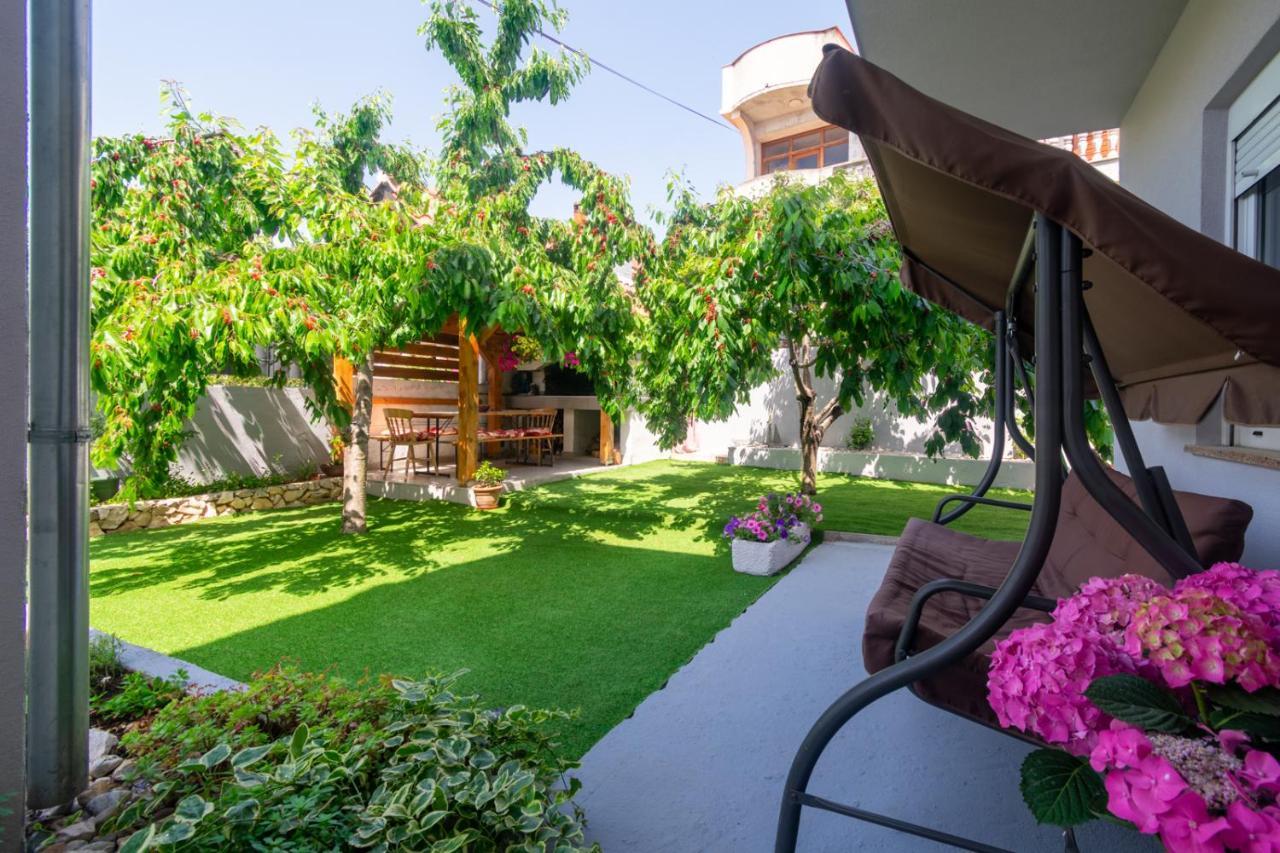 Modern Apartment With Private Pool Бибинье Экстерьер фото