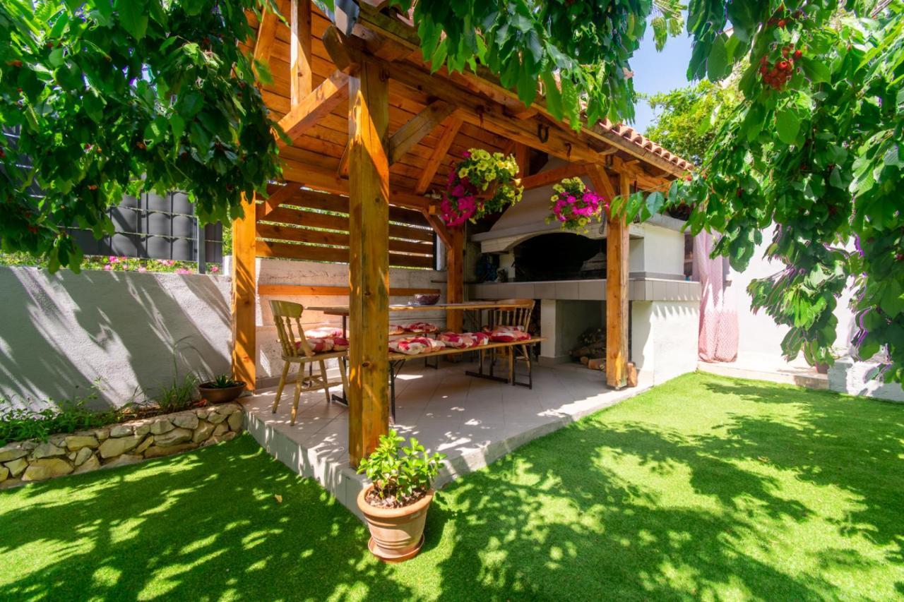 Modern Apartment With Private Pool Бибинье Экстерьер фото