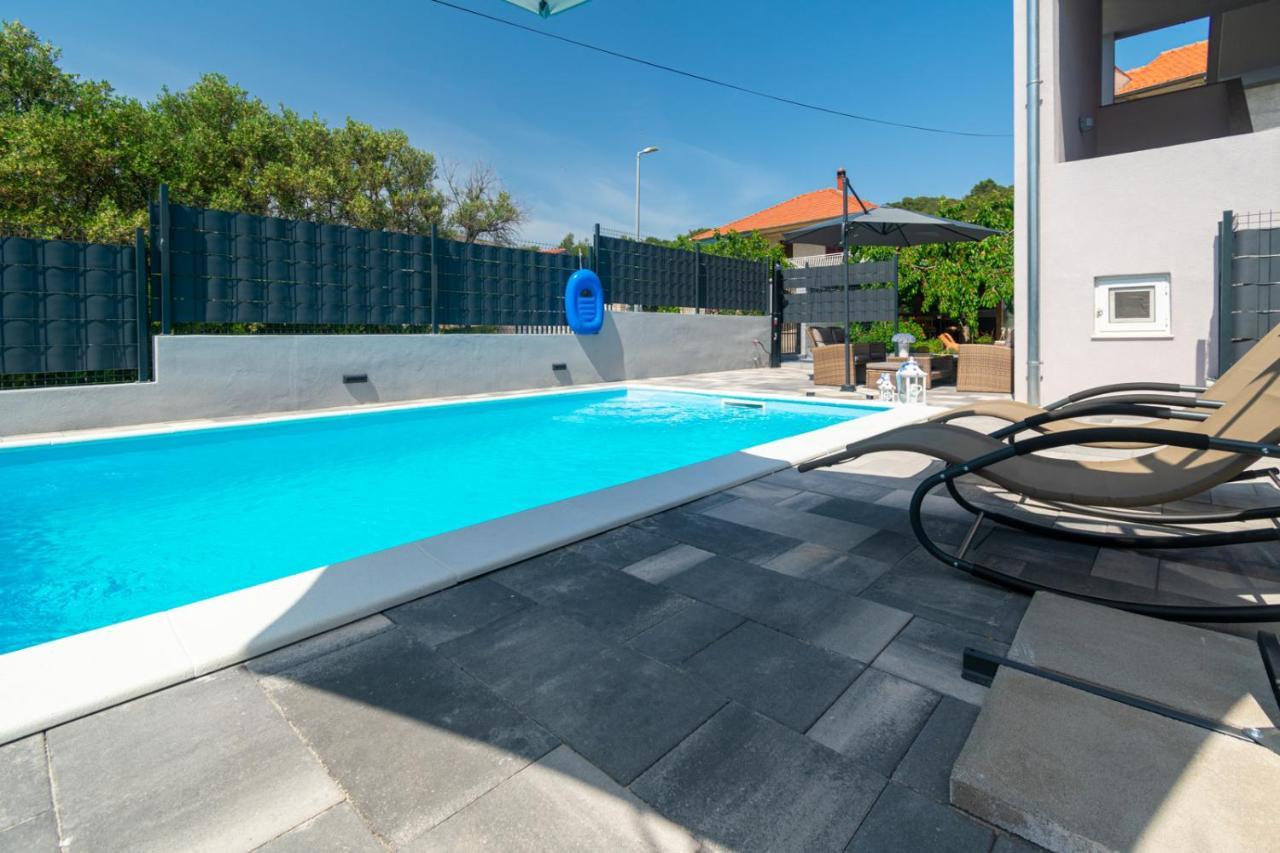 Modern Apartment With Private Pool Бибинье Экстерьер фото